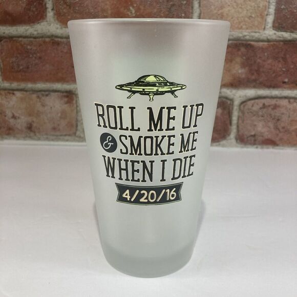 Flying Saucer Willie Nelson Roll Me Up & Smoke Me When I Die Beer Pint Glass HTF - Picture 2 of 8